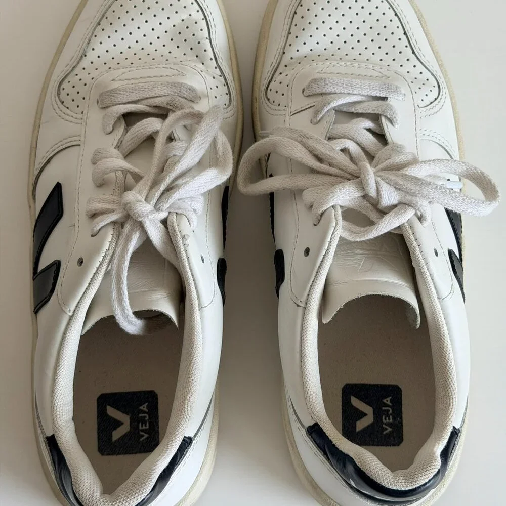 VEJA White Leather Sneakers V-10 Logo Lace Up Low Top Women's US 8 / EU 39 - Picture 3 of 8